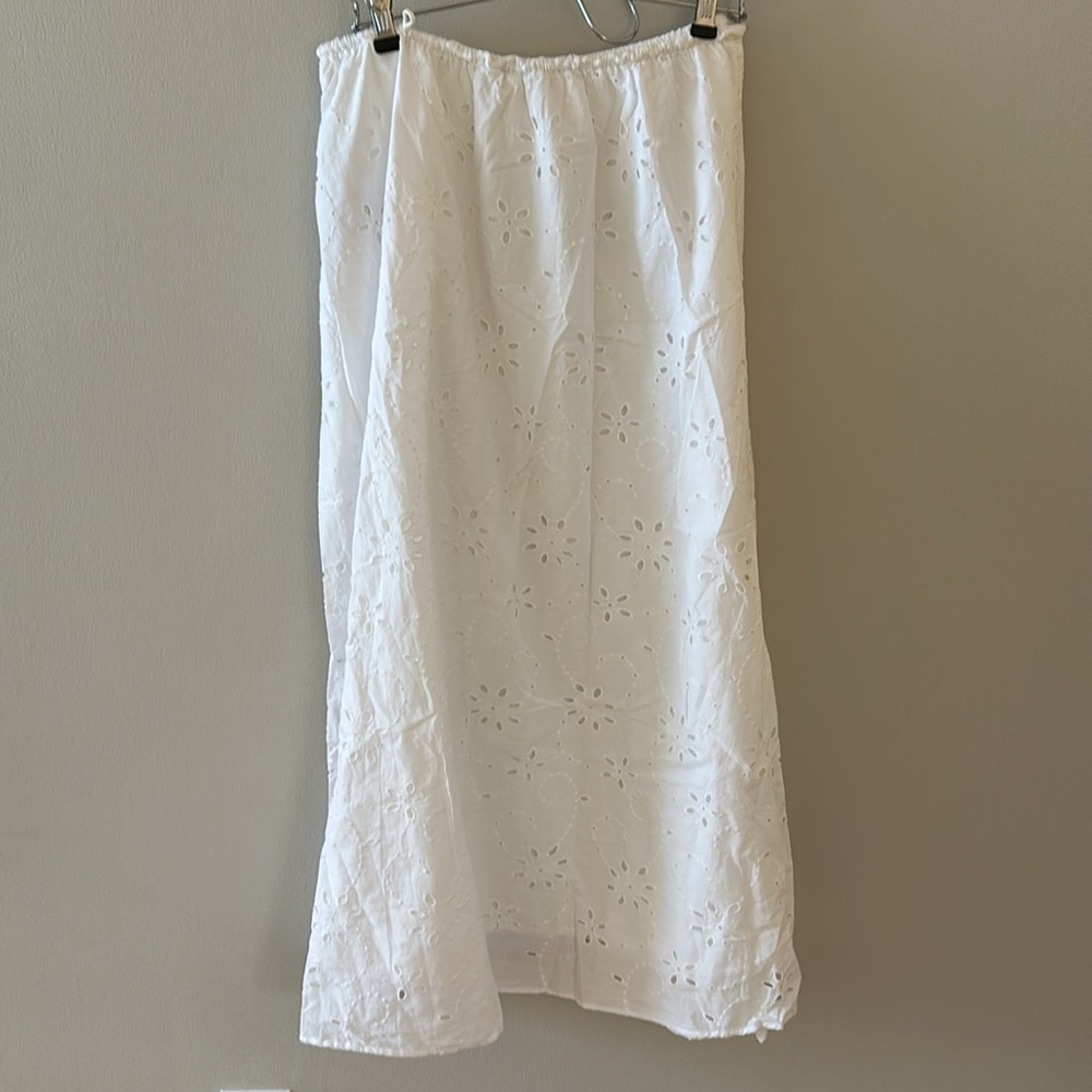 🦋NWT H&M White Eyelet Midi Skirt M - Picture 3 of 3